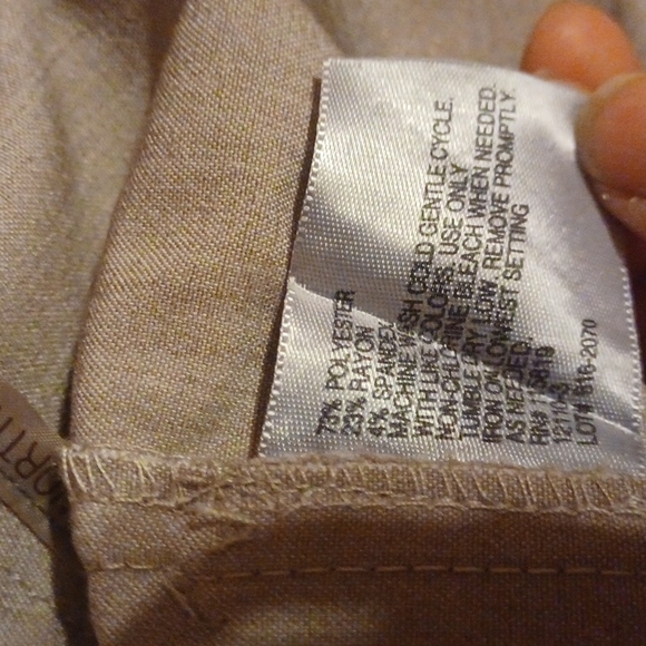 Worthington tan wide leg trousers. Front pockets and fuax back back pockets. - Picture 4 of 4